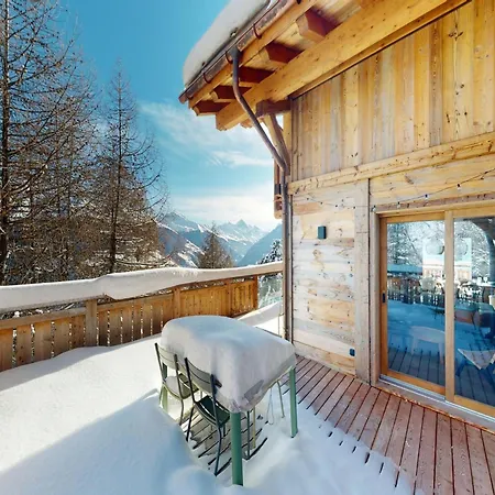 Cosy In With Balcony